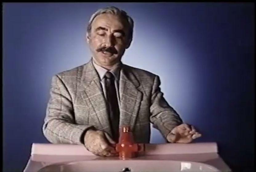 bu-haftaki-ilk-ilhamimiz-artemadan-geliyor-sener-senin-oynadigi-ac-kapa-artema-sloganli-reklam-filmleri-taaa-1988-yilina-dayaniyormus-markanin-beni-cocukluguma-goturen-reklam-filmlerinden-kurguladigi-yeni-reklaminda-sener-sen-eski-goruntuleri-ve-sonda-yer-alan-yeni-seslendirmesi-ile-yer