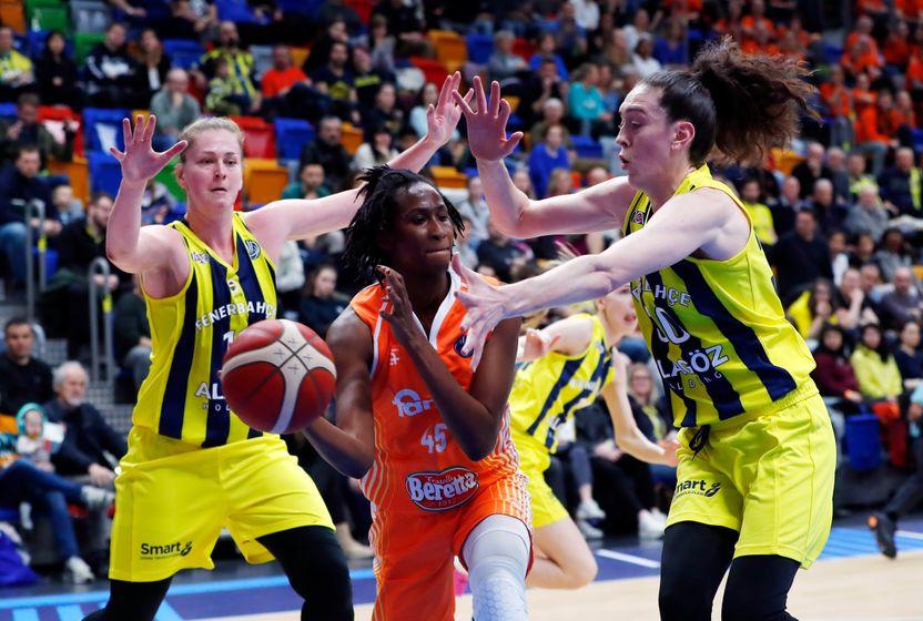 fenerbahce-alagoz-holding-euroleague-women-finalinde