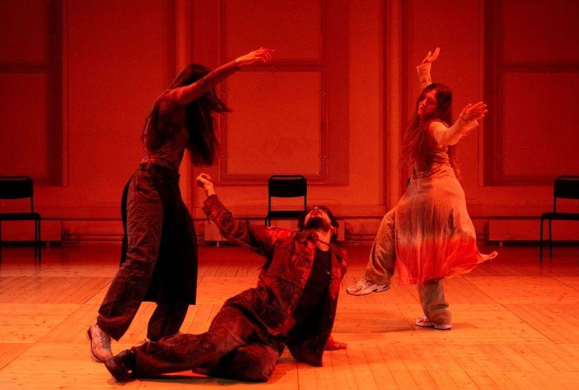 sinirlarin-otesine-bakmak-istanbul-fringe-festival-900